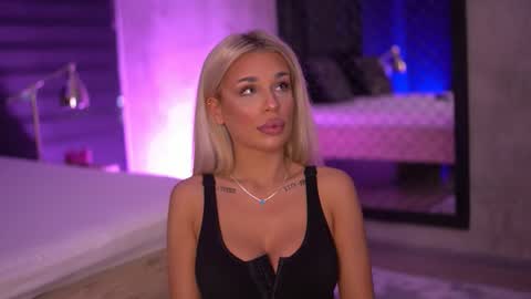 IvyRowa online show from 09-22-25, 05:37