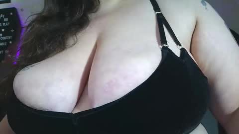 Gwen LaCourt online show from 10-27-25, 11:14