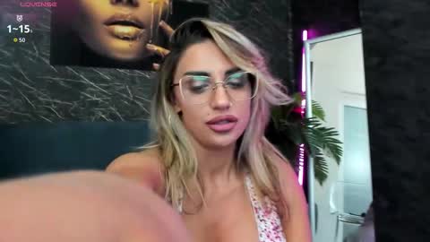 Snapshot of izabelatessa chatting on 09-27-25, 07:30 izabelatessa online show from 09-27-25, 07:30