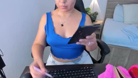 Iza online show from 01-23-25, 07:40