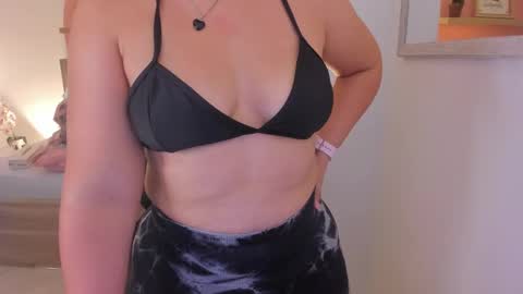 Iza online show from 02-12-25, 02:03