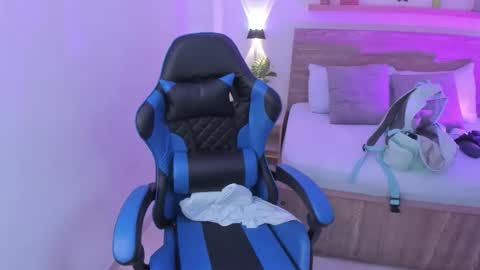 Iza online show from 09-15-25, 01:11