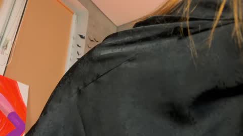 izi online show from 02-21-25, 09:32