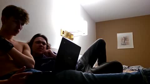 Snapshot of izzame2 chatting on 02-08-25, 07:37 Willis online show from 02-08-25, 07:37