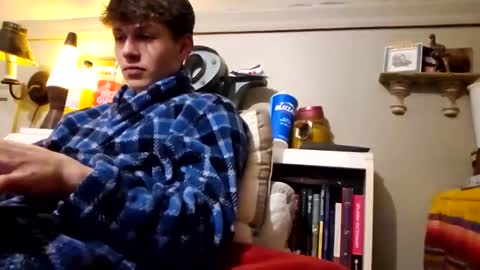 Snapshot of izzame2 chatting on 02-12-25, 04:44 Willis online show from 02-12-25, 04:44