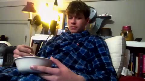 Snapshot of izzame2 chatting on 02-20-25, 06:17 Willis online show from 02-20-25, 06:17