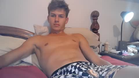 Snapshot of izzame2 chatting on 09-13-25, 04:12 Willis online show from 09-13-25, 04:12