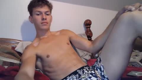 Snapshot of izzame2 chatting on 09-14-25, 01:32 Willis online show from 09-14-25, 01:32