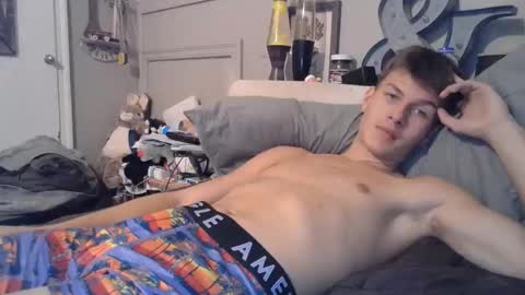 Snapshot of izzame2 chatting on 11-10-25, 06:18 Willis online show from 11-10-25, 06:18