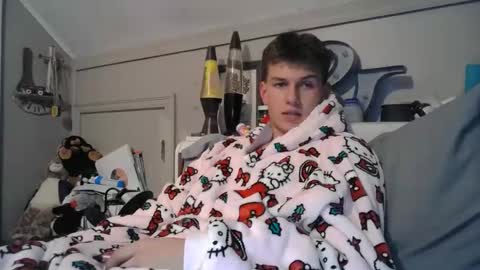 Snapshot of izzame2 chatting on 11-17-25, 02:50 Willis online show from 11-17-25, 02:50