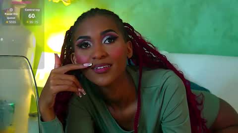 Snapshot of izzie_sugar chatting on 09-26-25, 07:18 Sugar Babe online show from 09-26-25, 07:18