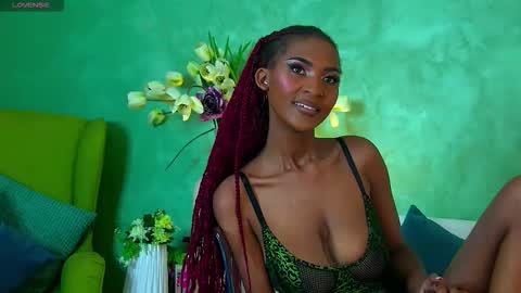 Snapshot of izzie_sugar chatting on 10-15-25, 07:14 Sugar Babe online show from 10-15-25, 07:14