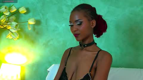 Snapshot of izzie_sugar chatting on 10-18-25, 07:14 Sugar Babe online show from 10-18-25, 07:14