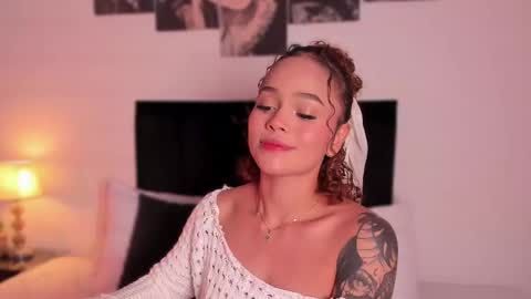 Snapshot of izzy_vega chatting on 12-25-24, 03:50 Izzy vega online show from 12-25-24, 03:50