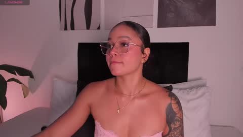 Snapshot of izzy_vega chatting on 10-01-25, 01:11 Izzy vega online show from 10-01-25, 01:11