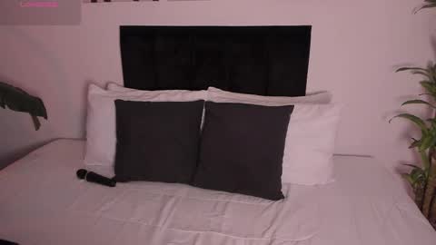 Snapshot of izzy_vega chatting on 10-14-25, 11:49 Izzy vega online show from 10-14-25, 11:49