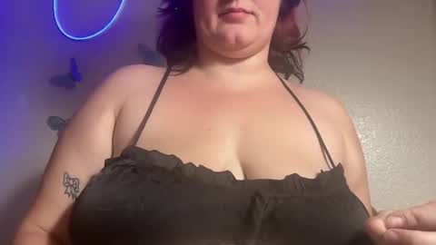 Snapshot of izzyishottttt chatting on 09-24-25, 03:37 izzyishottttt online show from 09-24-25, 03:37