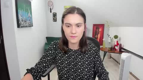 Snapshot of izzymonro chatting on 09-17-25, 01:24 Izzy online show from 09-17-25, 01:24