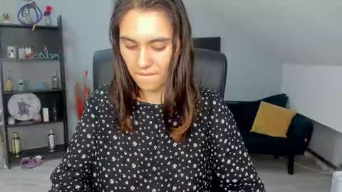 Snapshot of izzymonro chatting on 09-18-25, 01:51 Izzy online show from 09-18-25, 01:51