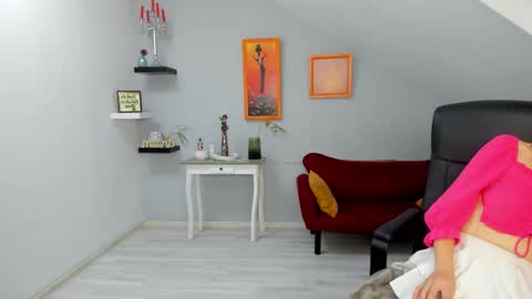 Izzy online show from 12-14-25, 08:41