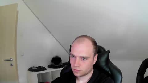here4y online show from 05-04-26, 08:21