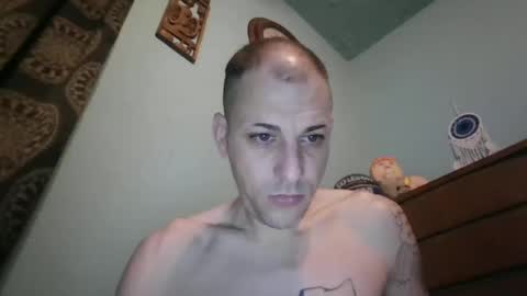 Snapshot of j_lion85 chatting on 10-28-25, 08:18 j_lion85 online show from 10-28-25, 08:18