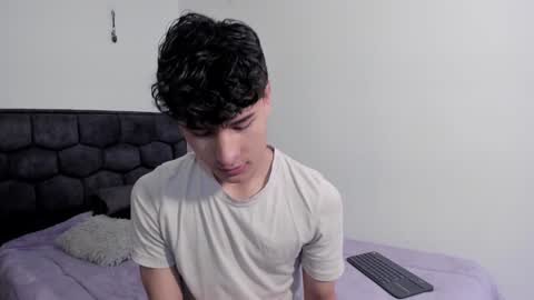 Snapshot of j_u_p_i_t_e_r chatting on 12-30-24, 01:25 Noah online show from 12-30-24, 01:25