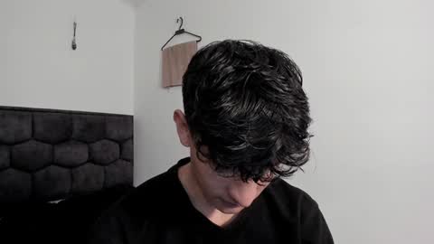 Snapshot of j_u_p_i_t_e_r chatting on 01-04-25, 12:59 Noah online show from 01-04-25, 12:59