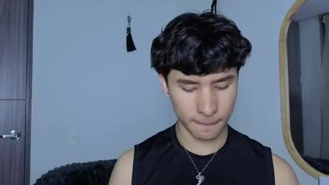 Snapshot of j_u_p_i_t_e_r chatting on 09-27-25, 01:38 Noah online show from 09-27-25, 01:38