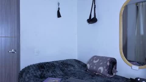 Snapshot of j_u_p_i_t_e_r chatting on 09-30-25, 02:44 Noah online show from 09-30-25, 02:44