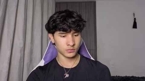 Snapshot of j_u_p_i_t_e_r chatting on 10-25-25, 09:09 Noah online show from 10-25-25, 09:09