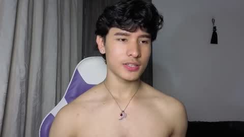 Snapshot of j_u_p_i_t_e_r chatting on 10-26-25, 01:39 Noah online show from 10-26-25, 01:39