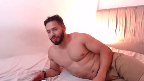 Snapshot of jack_master_muscle chatting on 12-10-24, 01:32 jack and leah online show from 12-10-24, 01:32