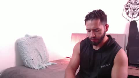 Snapshot of jack_master_muscle chatting on 02-03-25, 05:56 jack and leah online show from 02-03-25, 05:56