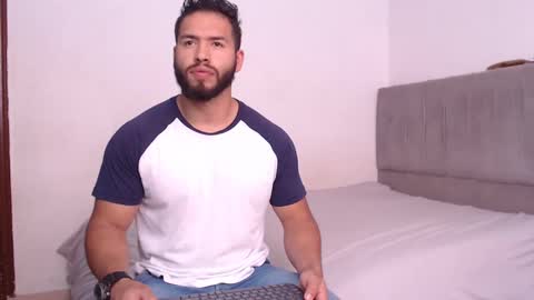 Snapshot of jack_master_muscle chatting on 02-25-25, 06:20 jack and leah online show from 02-25-25, 06:20