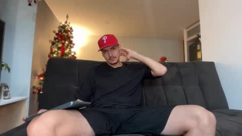 INDEPENDENT MODEL online show from 12-17-25, 11:16