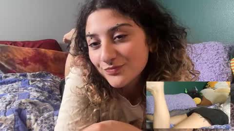 Snapshot of jackalopeangel chatting on 12-18-25, 04:51 Hazel online show from 12-18-25, 04:51