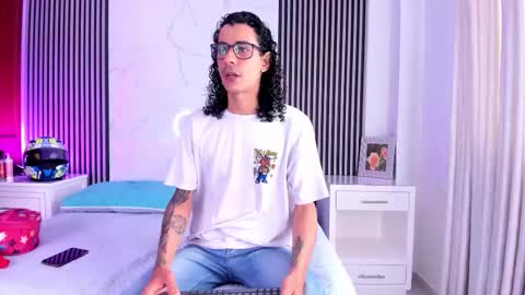 Snapshot of jackandrosse_ chatting on 10-19-25, 01:56 Jack Rosse online show from 10-19-25, 01:56