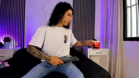 Snapshot of jackandrosse_ chatting on 11-01-25, 01:24 Jack Rosse online show from 11-01-25, 01:24