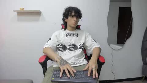 Snapshot of jackestaylor chatting on 10-27-25, 05:11 Jackes Taylor online show from 10-27-25, 05:11