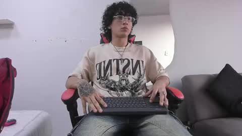 Snapshot of jackestaylor chatting on 11-15-25, 09:21 Jackes Taylor online show from 11-15-25, 09:21