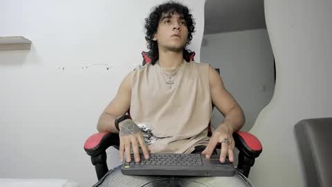 Snapshot of jackestaylor chatting on 11-23-25, 05:07 Jackes Taylor online show from 11-23-25, 05:07