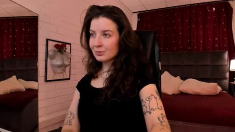 Snapshot of jackiebard chatting on 10-13-25, 01:11 Jackie Byrd online show from 10-13-25, 01:11