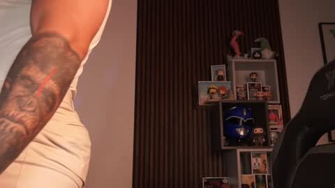 Snapshot of jackson__cottonwood chatting on 12-25-24, 03:17 JC online show from 12-25-24, 03:17