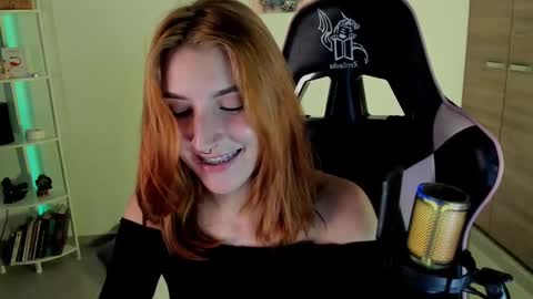 Linda Sofia help me get to 100 thumbs up online show from 12-17-24, 05:18