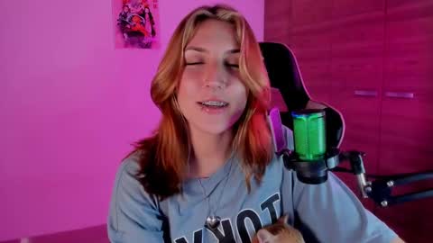 Linda Sofia help me get to 100 thumbs up online show from 01-07-25, 04:18