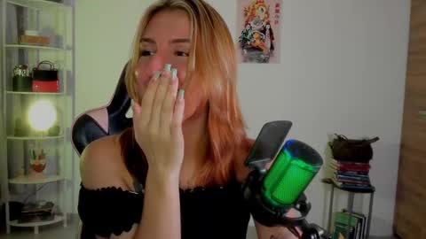 Linda Sofia help me get to 100 thumbs up online show from 02-02-25, 03:54