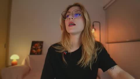 Linda Sofia help me get to 100 thumbs up online show from 10-14-25, 04:46