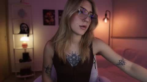 Linda Sofia help me get to 100 thumbs up online show from 11-14-25, 04:55