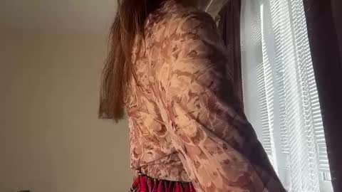 Snapshot of jaclynmalcolm chatting on 06-12-26, 05:17 Lillian online show from 06-12-26, 05:17